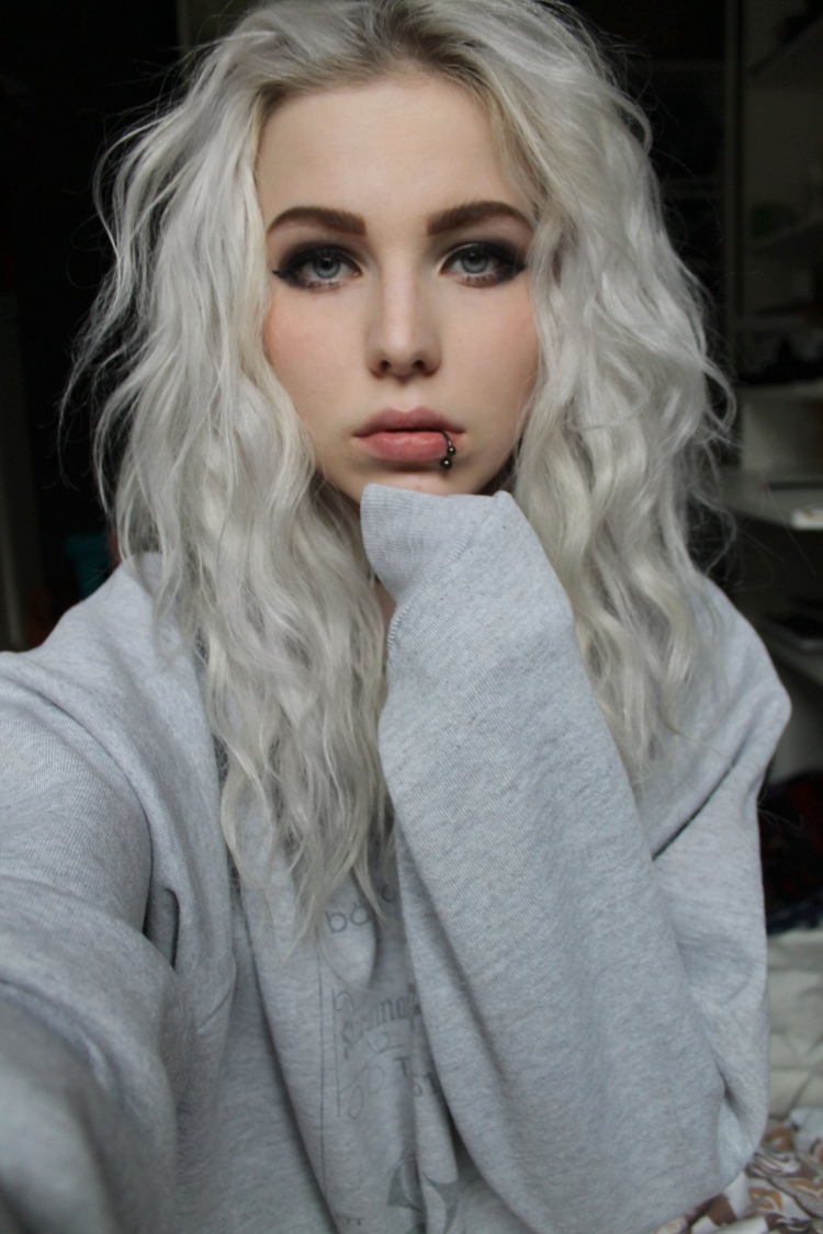 Красивые девушки с белыми волосами