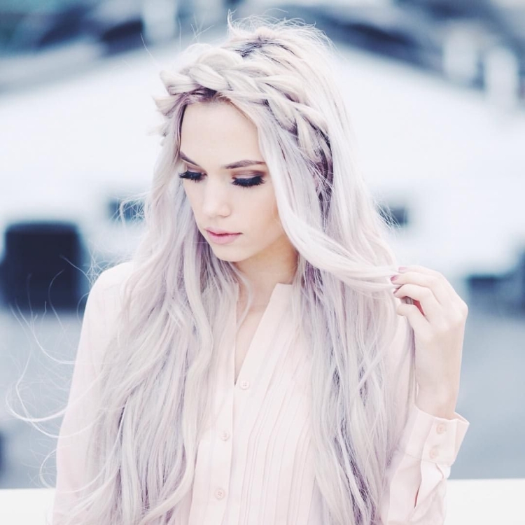 Девушка с платоновыми волосами