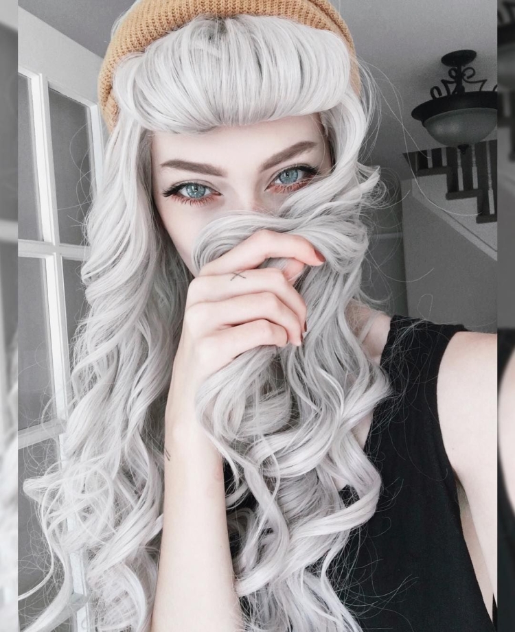 Красивые женщины с белыми волосами