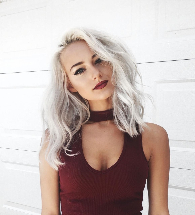 Длинные белые волосы