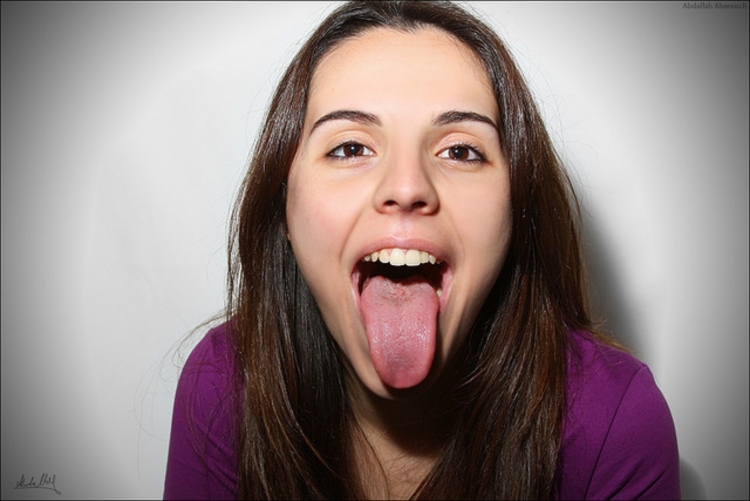 Женщина с открытым ртом