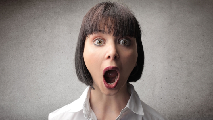 Испуганные женские лица