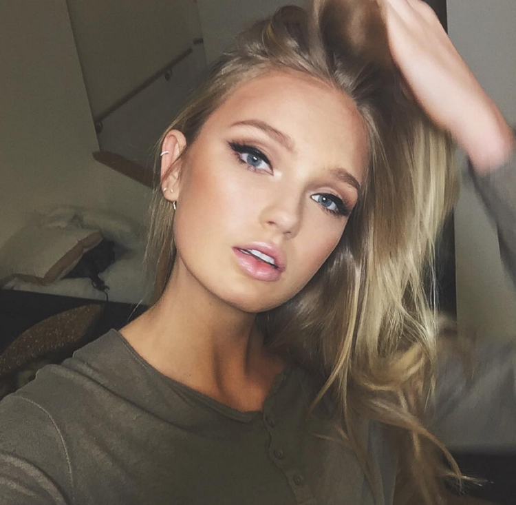 Роми Стрейд селфи