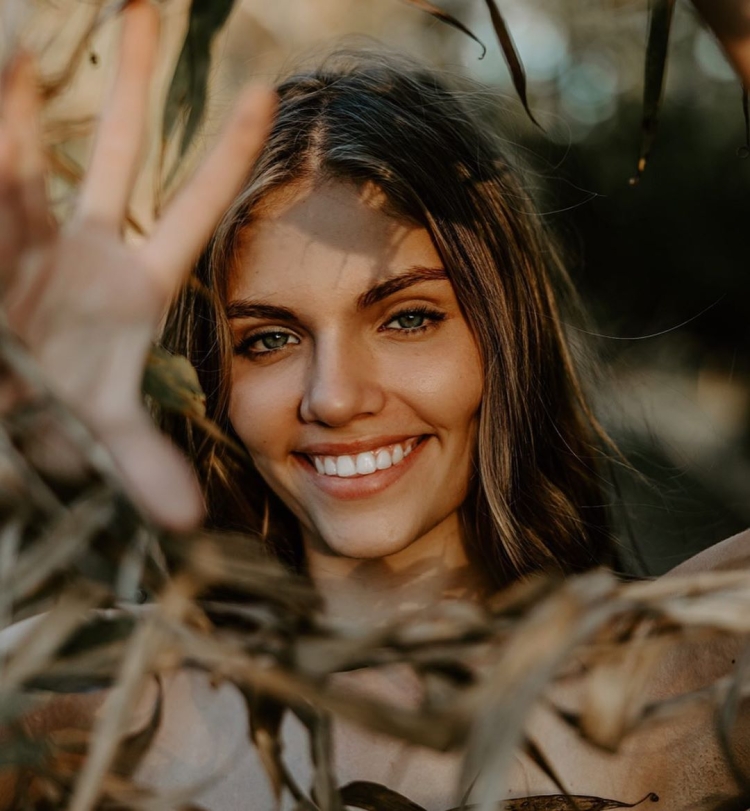 Мика Вуллард в купальнике