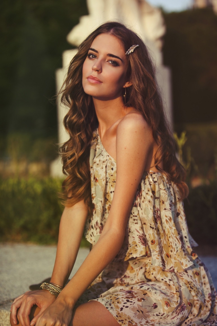 Клара Алонсо в платье