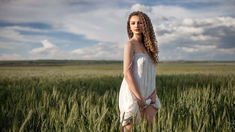 Фотосессия девушки на природе