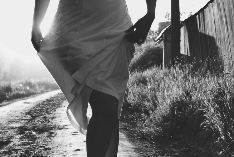 Силуэт девушки со спины