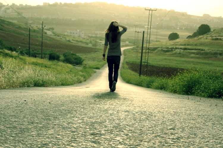 Фотосессия в белом платье на природе