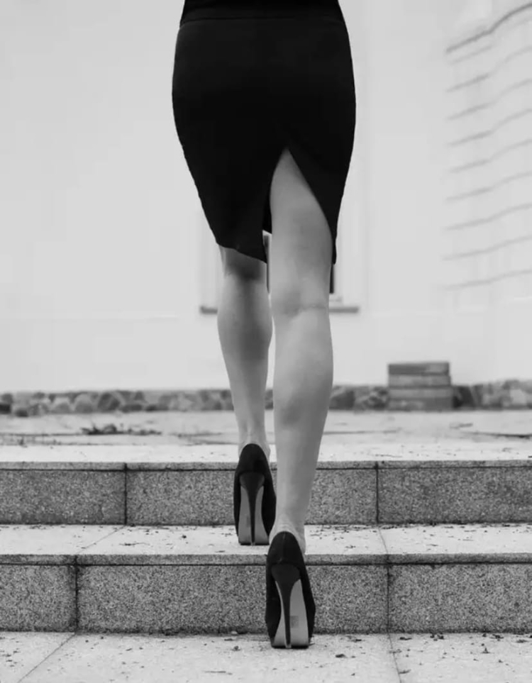 Девушка уходит