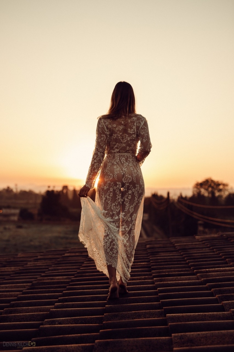 Девушка на дороге