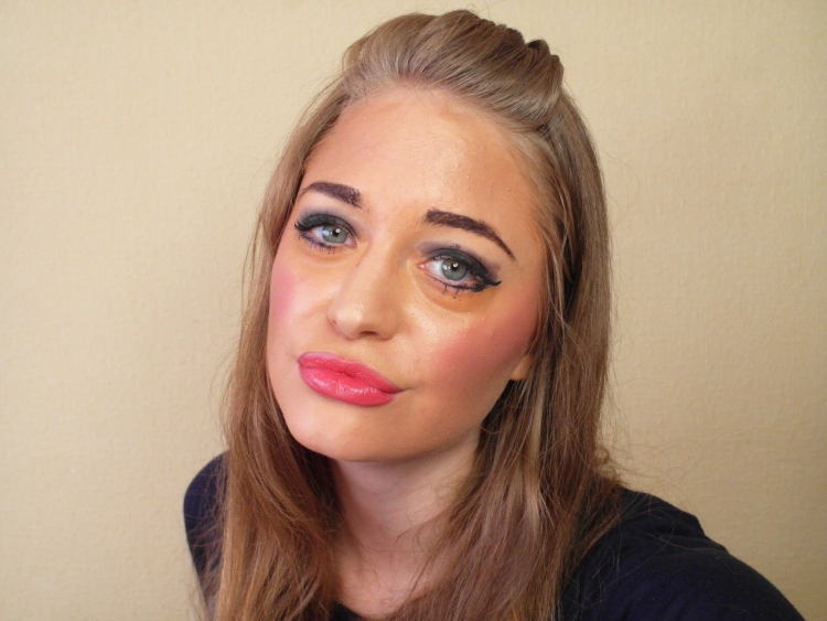 Красная помада Дольче Габбана