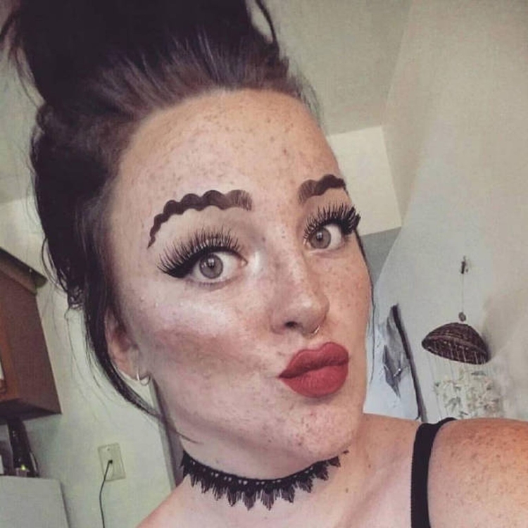 Крутая блондинка