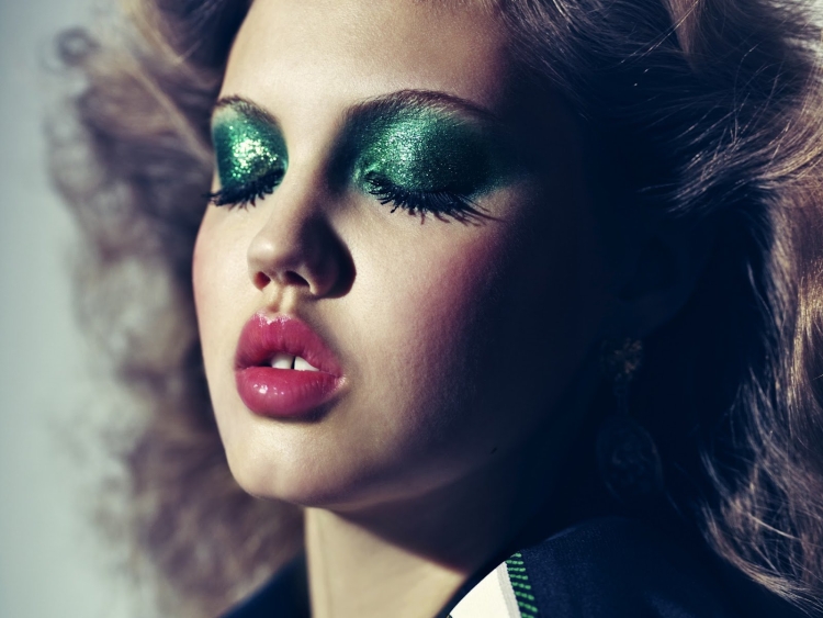 Цветной макияж губ