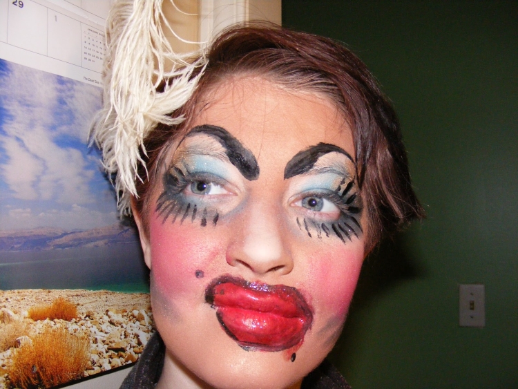 Макияж с красными губами