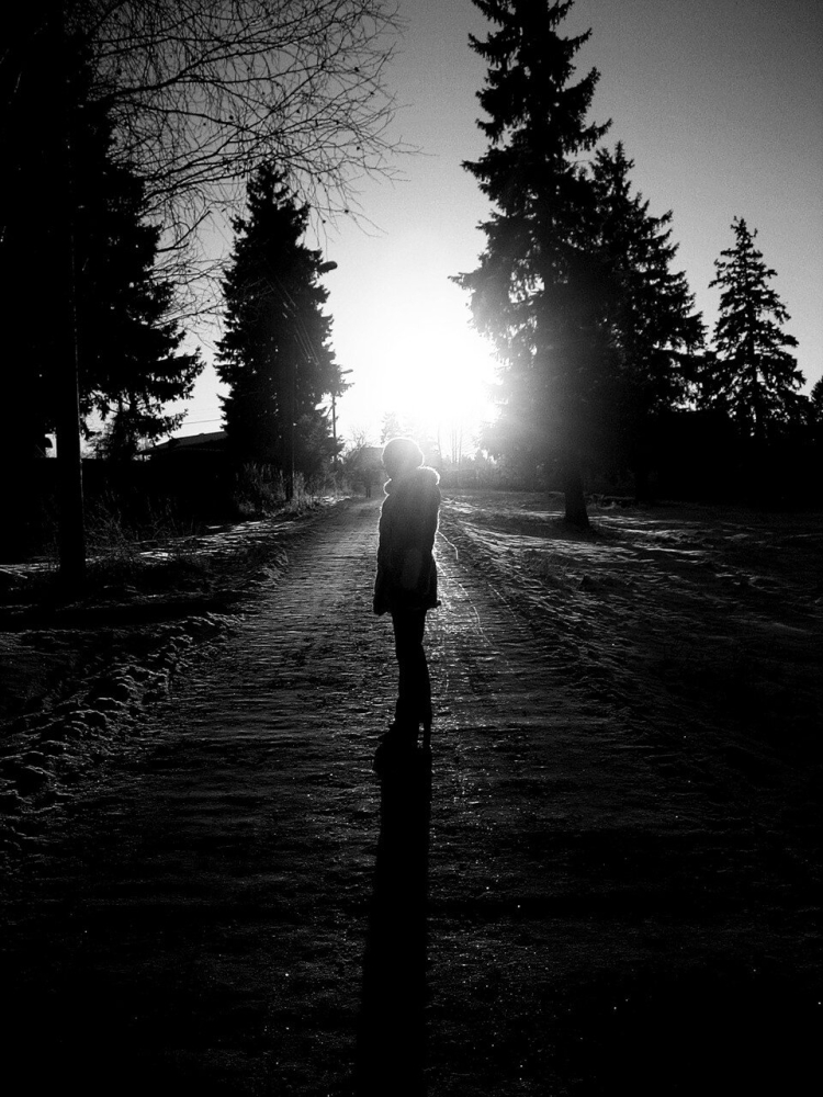 Девушка уходит в даль