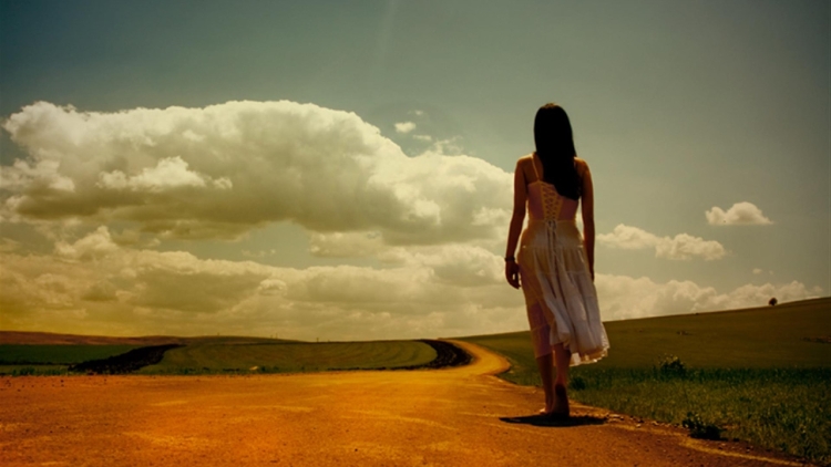 Девушка уходит