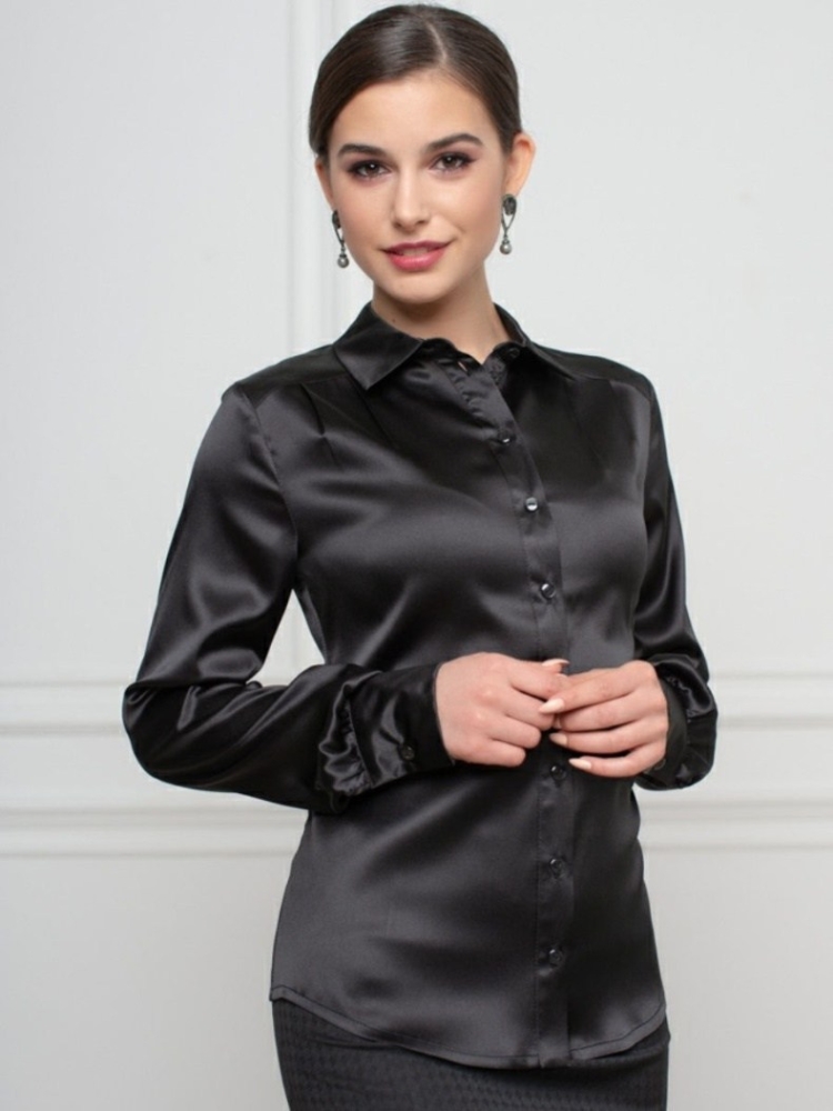 Девушка в белой блузке