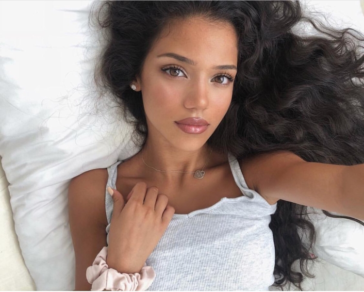 Красивые мулатки