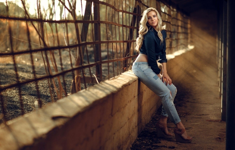 Девушки в джинсах