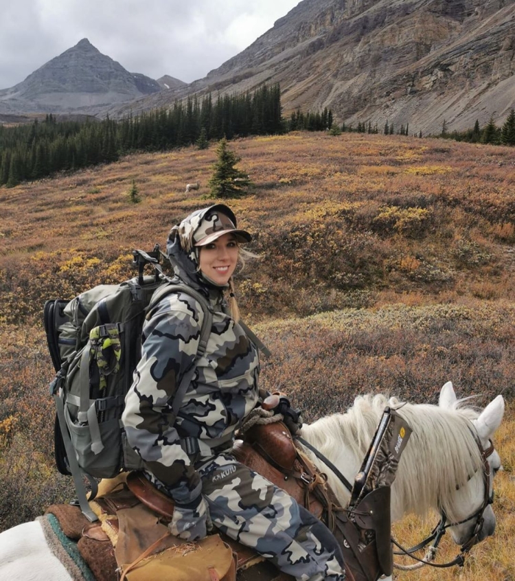 Канадская девушка охотник