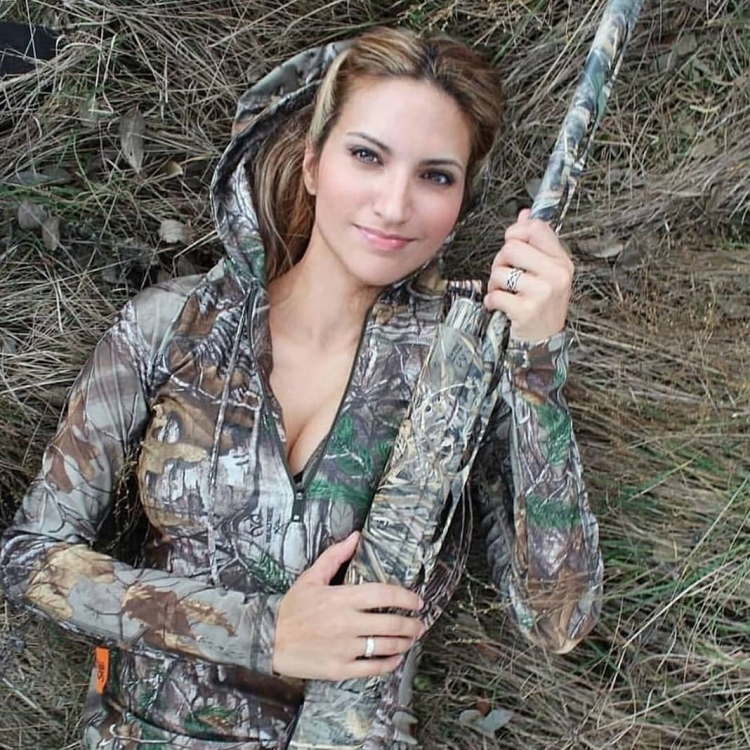 Женщина охотник