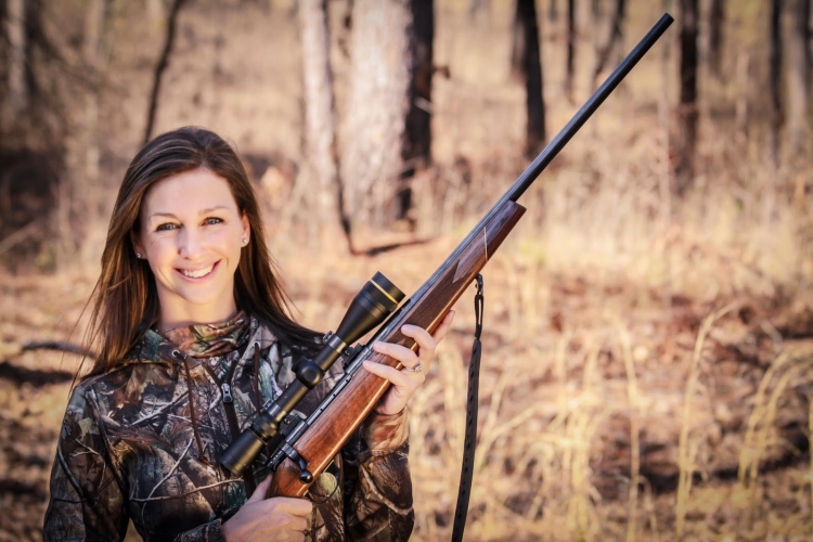 Девушка с винтовкой