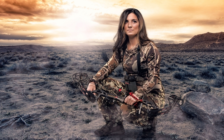 Девушка с оружием