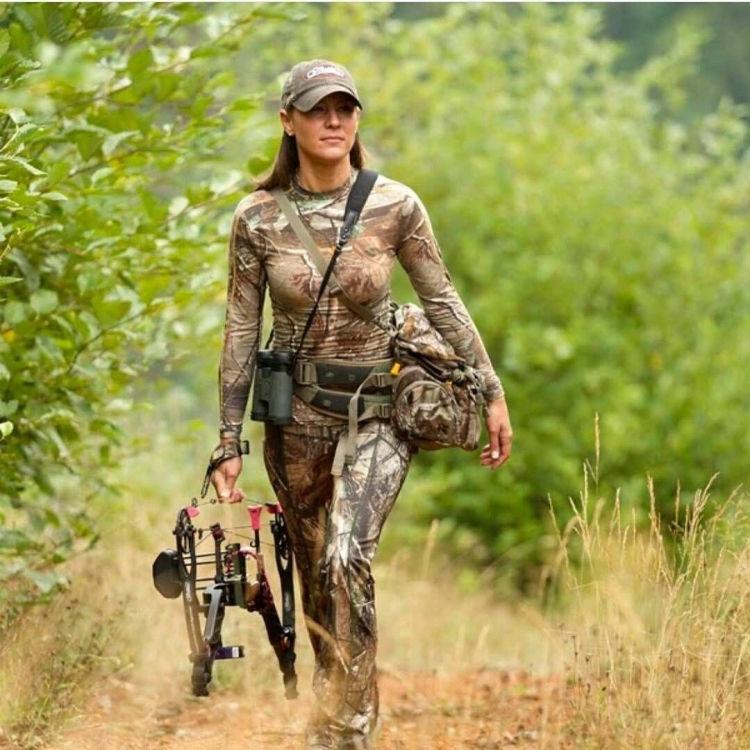 Девушка охотник