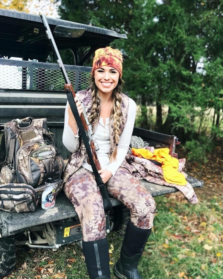 Девушки на охоте