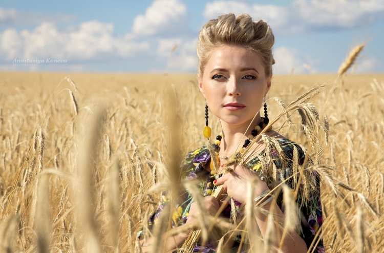 Фотосессия в пшеничном поле