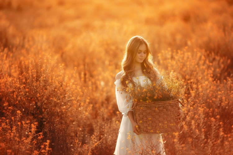 Девушка в поле