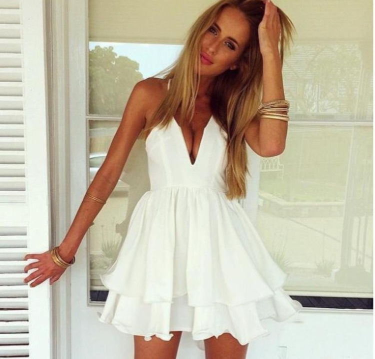 Девушка в платье летнем