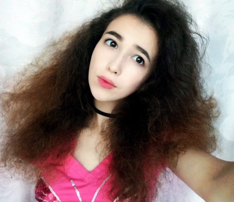 Девушки из Турции с пушистыми волосами