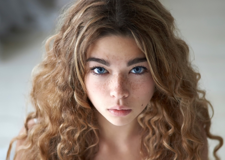 Волосы пушатся