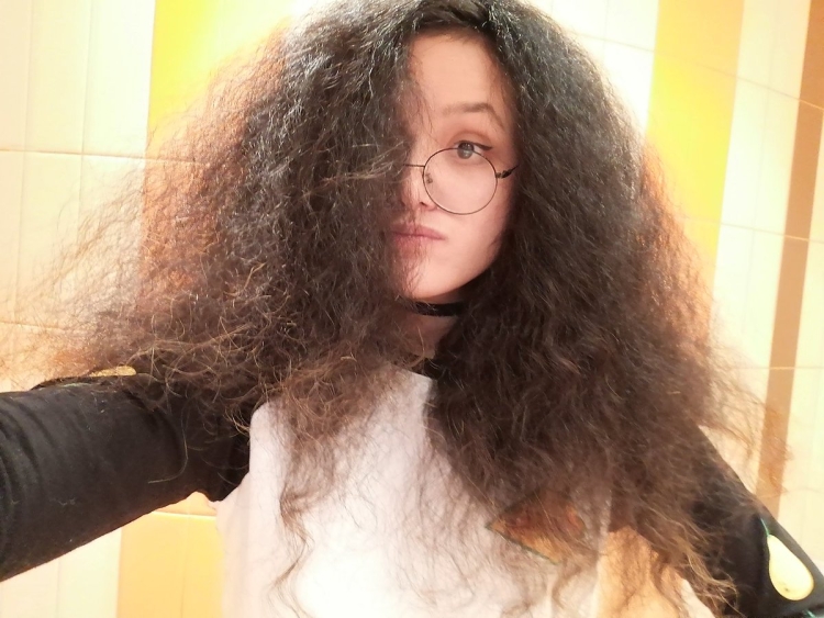 Кучерявые росчëсаннае волосы