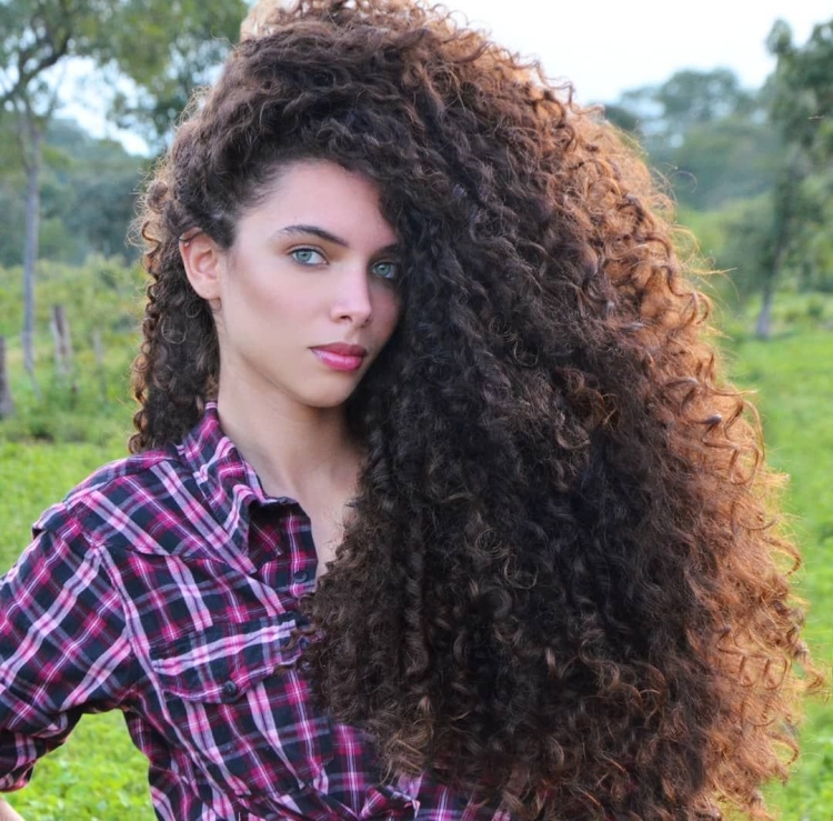 Длинные пушистые волосы