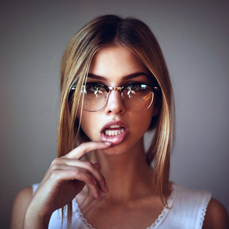 Марина ласвик в солнцезащитных очках