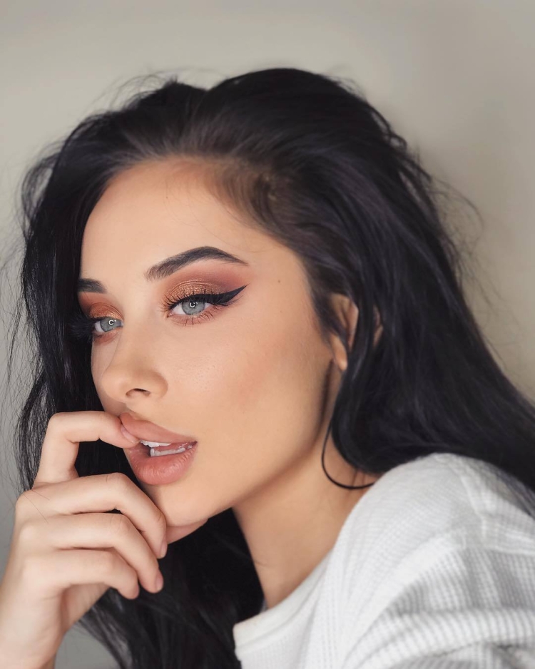 Девушка со стрелками