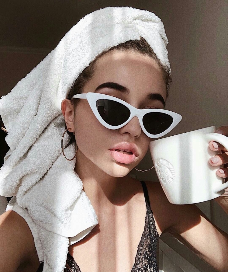 Модные белые очки