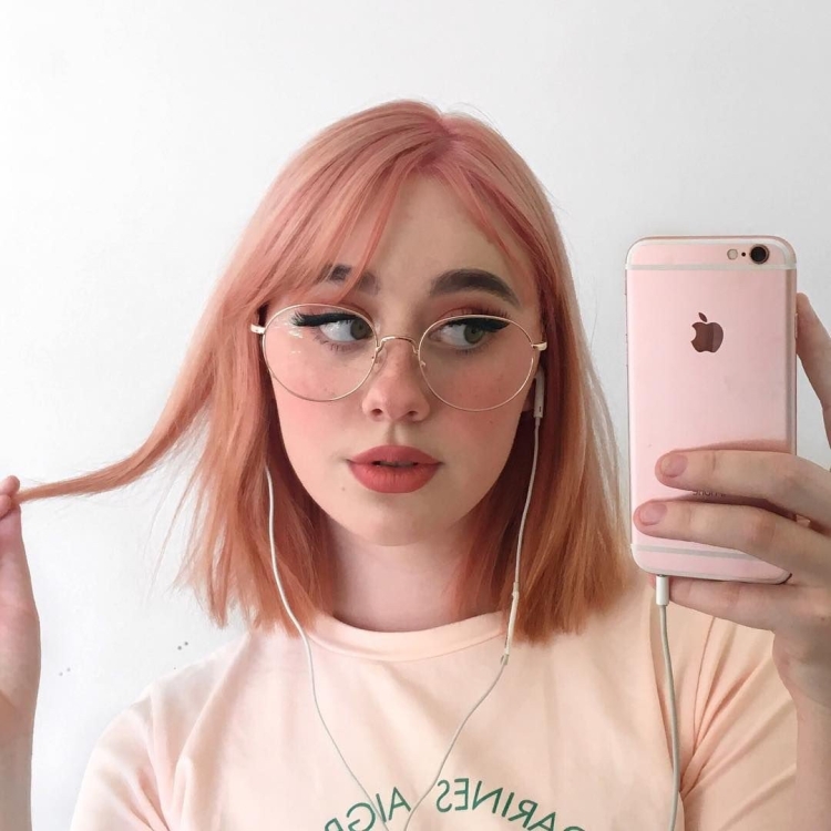 Персиковая девушка