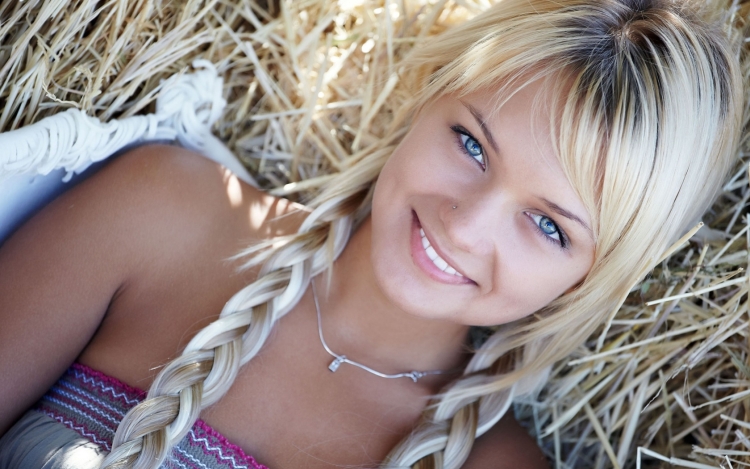 Милые блондинки с голубыми глазами