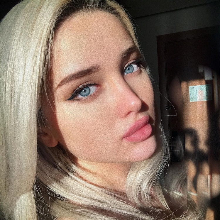 Алена Шишкова селфи