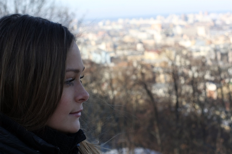 Девушка в плохом качестве