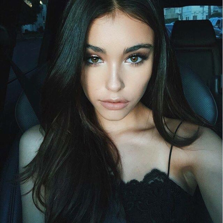 Девочка в плохом качестве