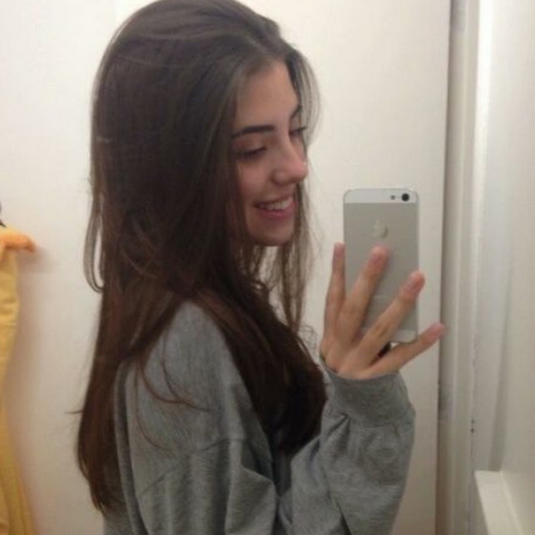 Красивая девушка плохое качество