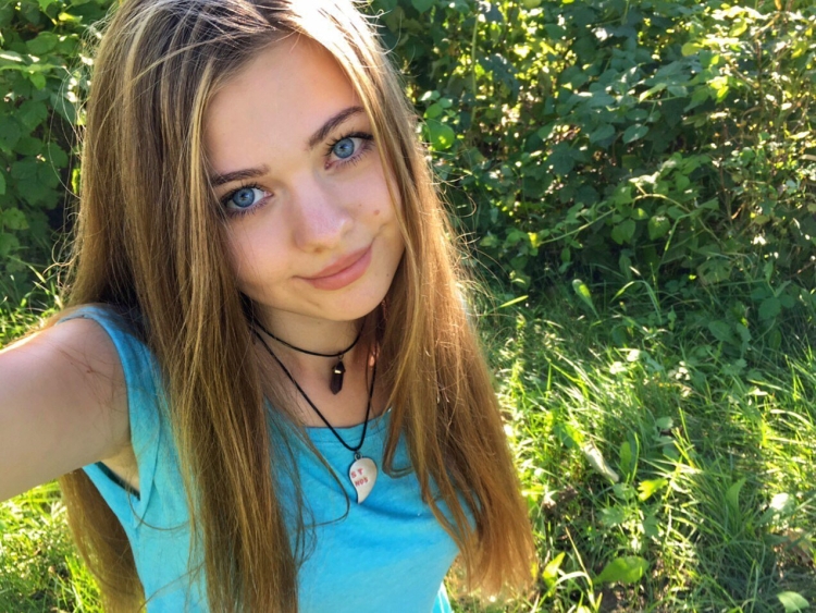 Красивые девушки с темно русыми волосами