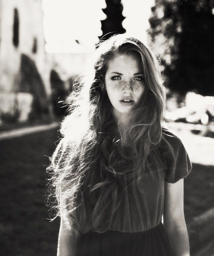 Девушка подросток селфи