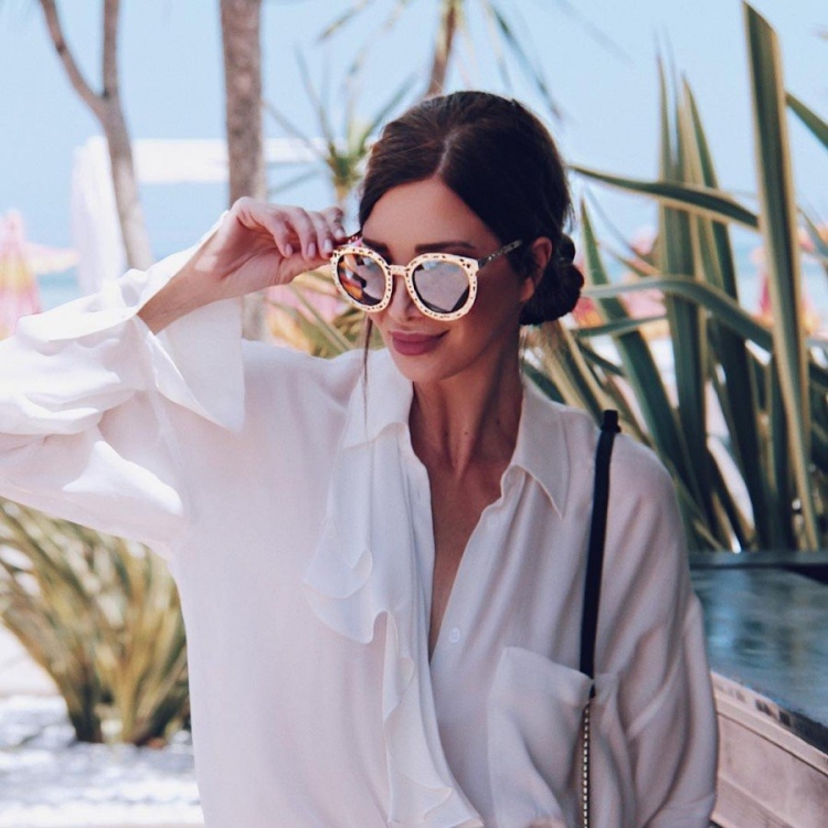 Образ в очках