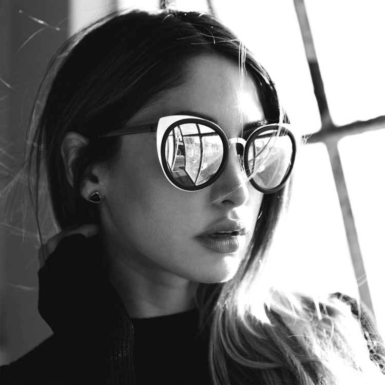 Девушки в очках для зрения