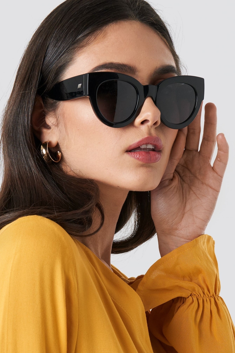 Солнцезащитные очки девушка